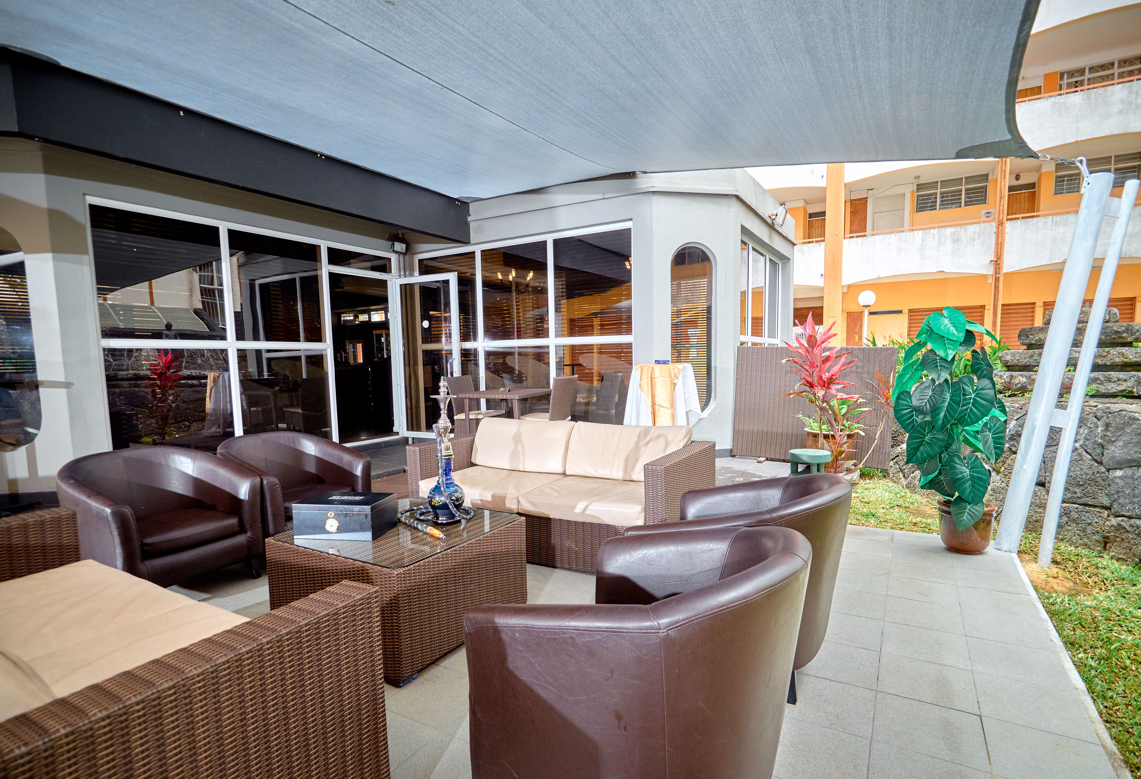 gold-crest-bar-lounge